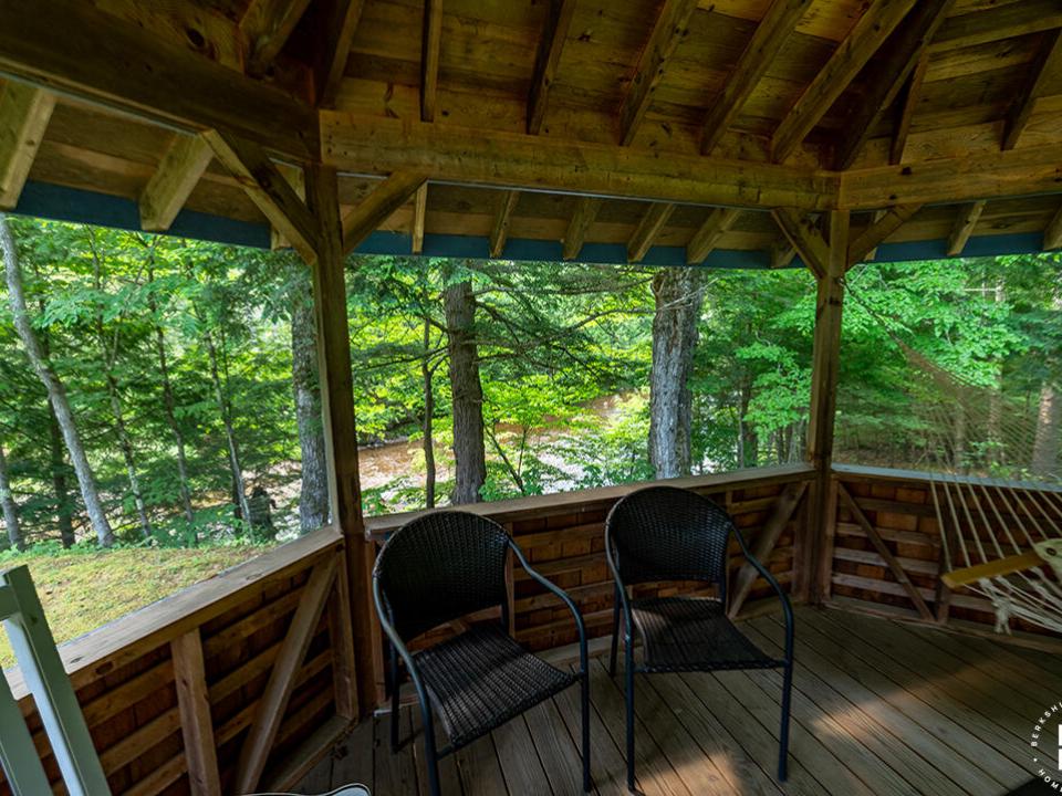 TheBlacksmithHouse_Gazebo_River