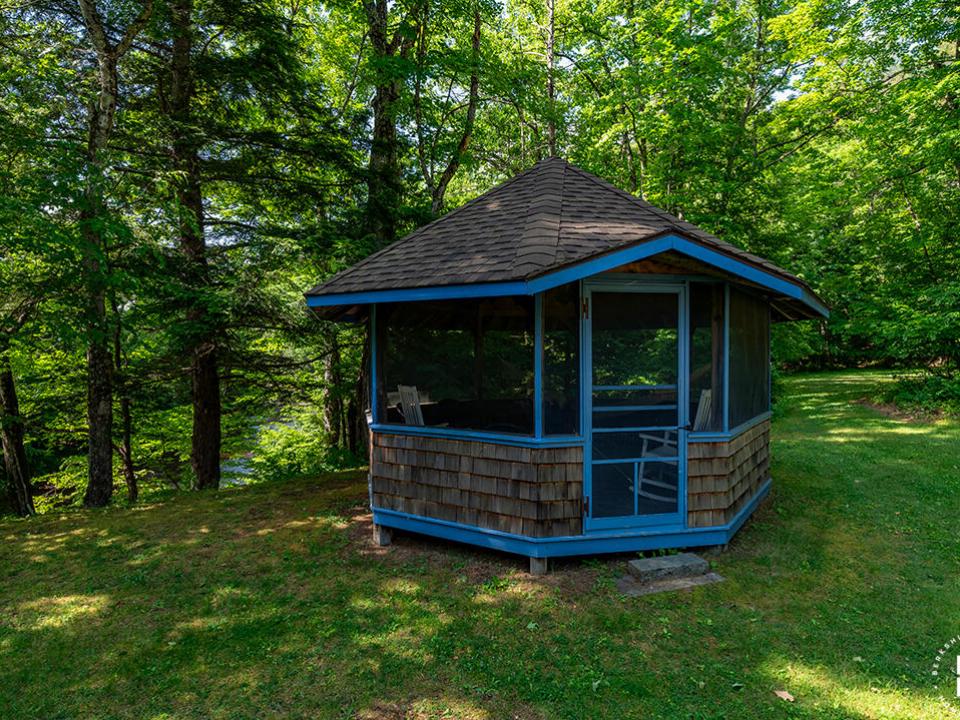 TheBlacksmithHouse_Gazebo