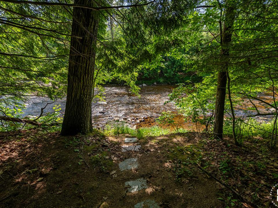TheBlacksmithHouse_Path_To_River_2