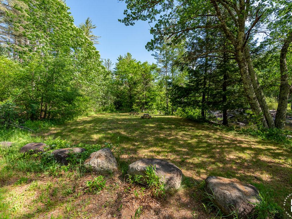 TheBlacksmithHouse_PicnicArea