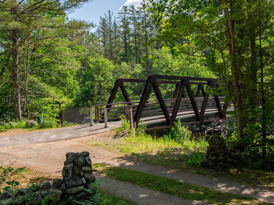 TheBlacksmithHouse_Pillars_Bridge