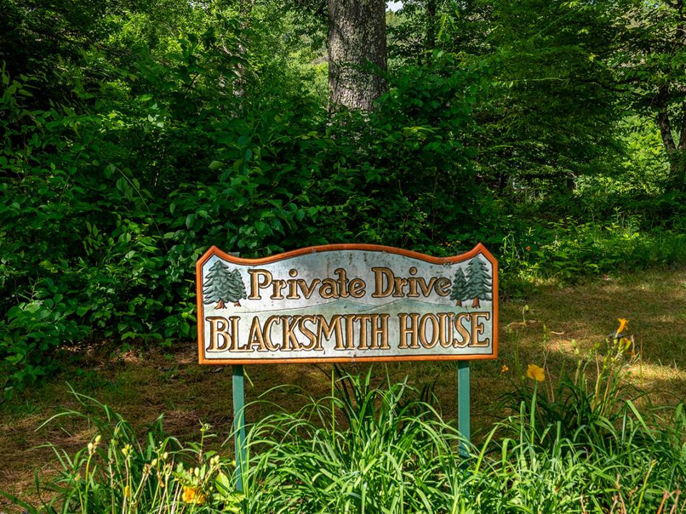 TheBlacksmithHouse_Sign