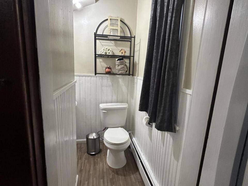 1/2 bathroom