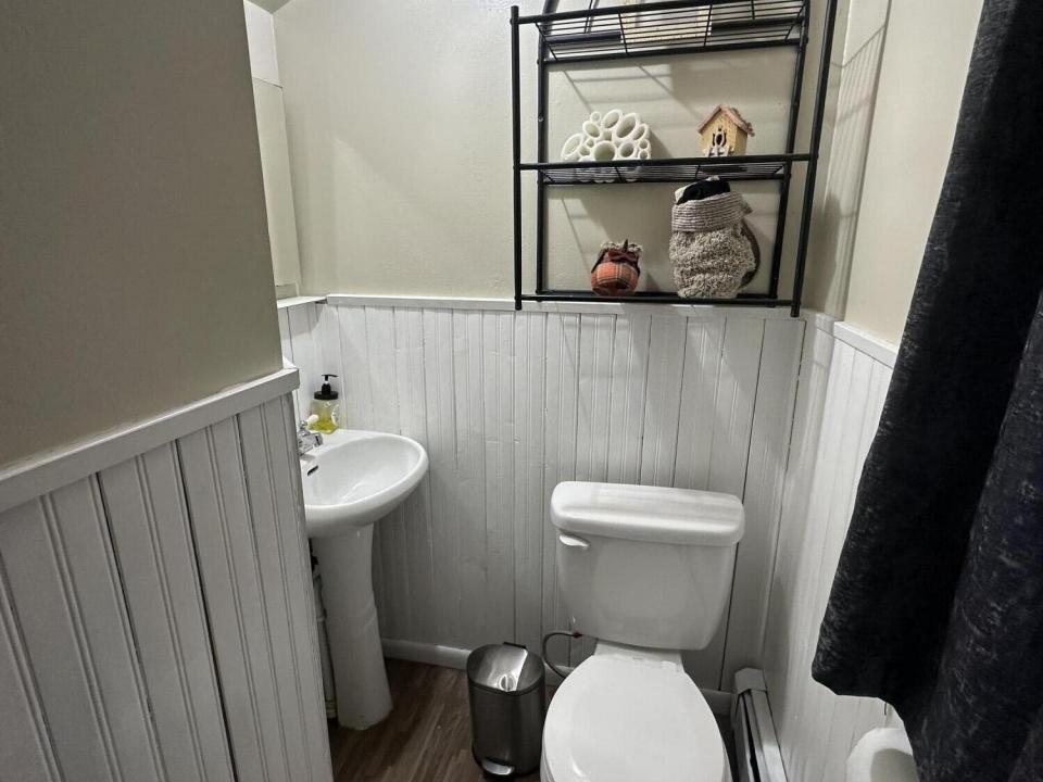 1/2 bathroom
