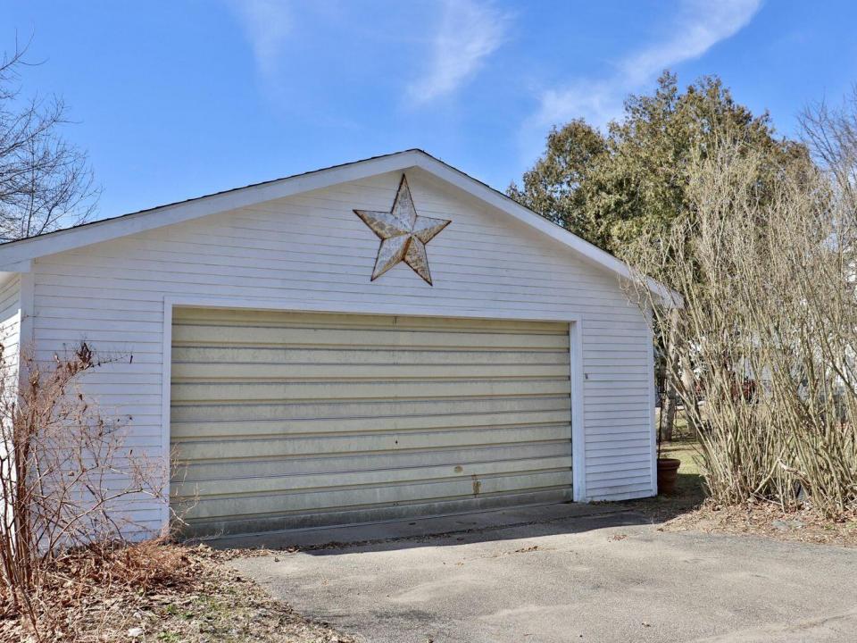 19 Elm Garage