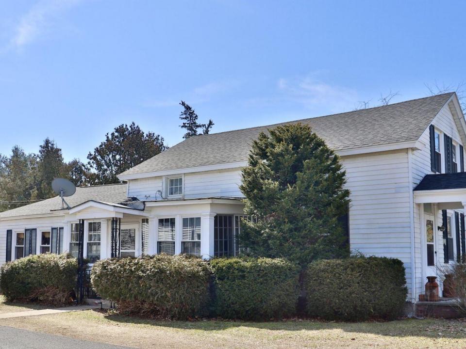 19 Elm Side Porch
