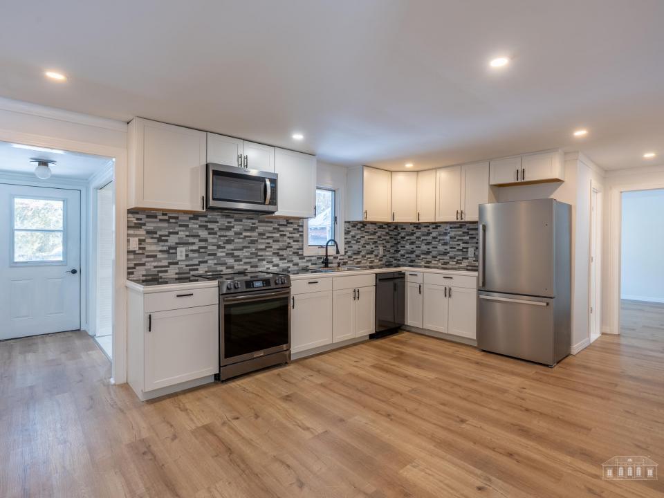 152 Old Military Rd LP-11
