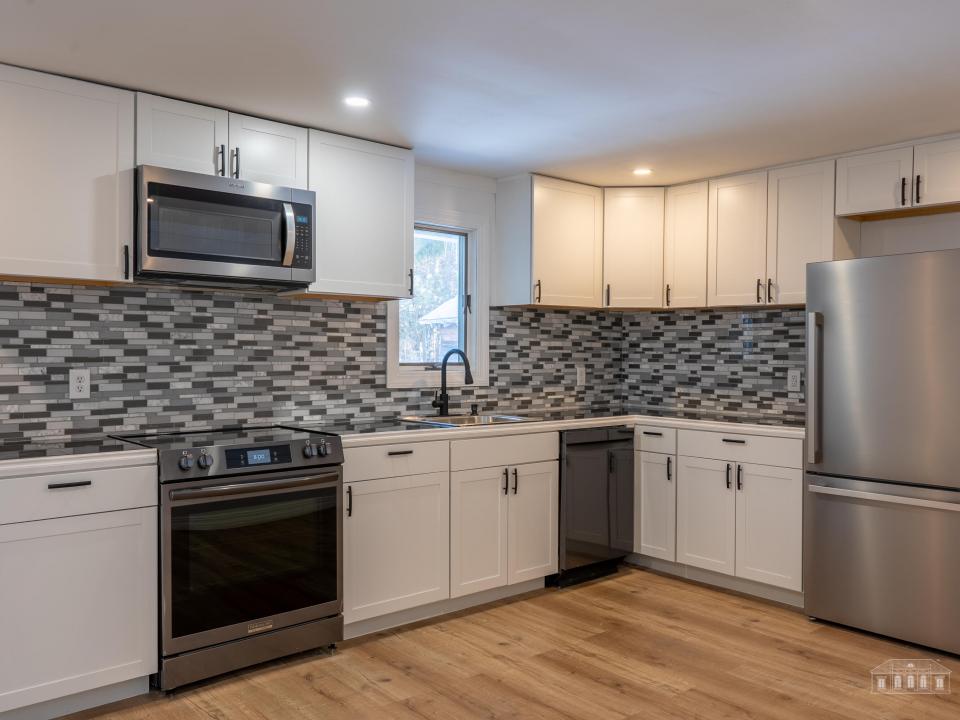 152 Old Military Rd LP-12