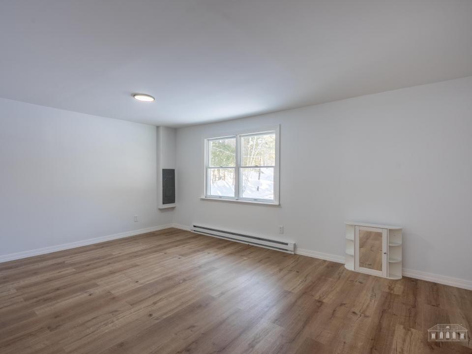 152 Old Military Rd LP-16