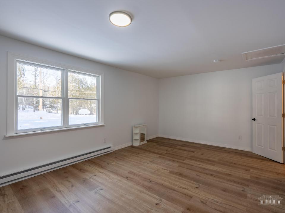 152 Old Military Rd LP-17