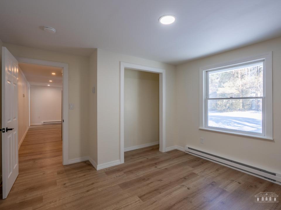 152 Old Military Rd LP-20