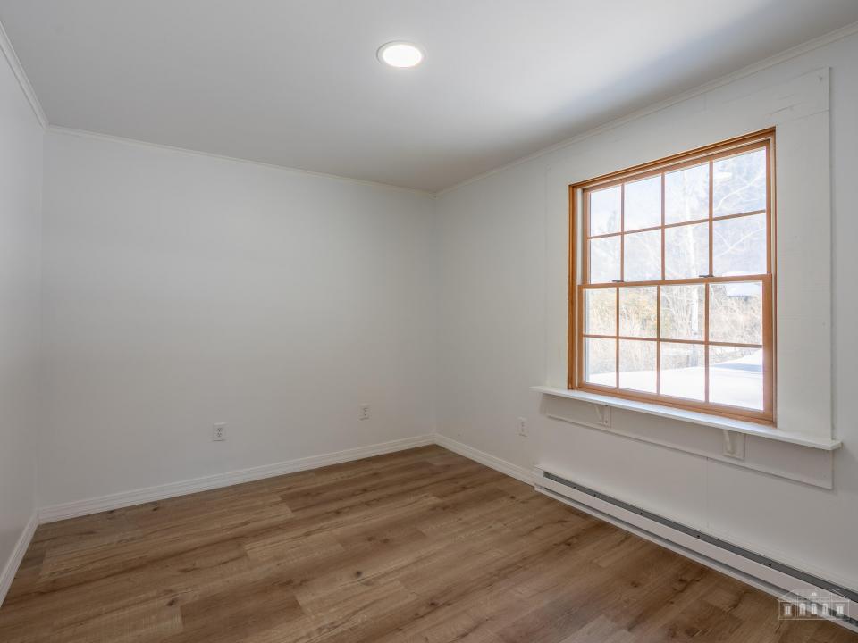 152 Old Military Rd LP-28