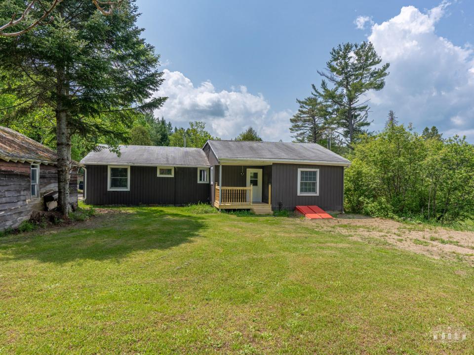 152 Old Military Rd LP Summer-13