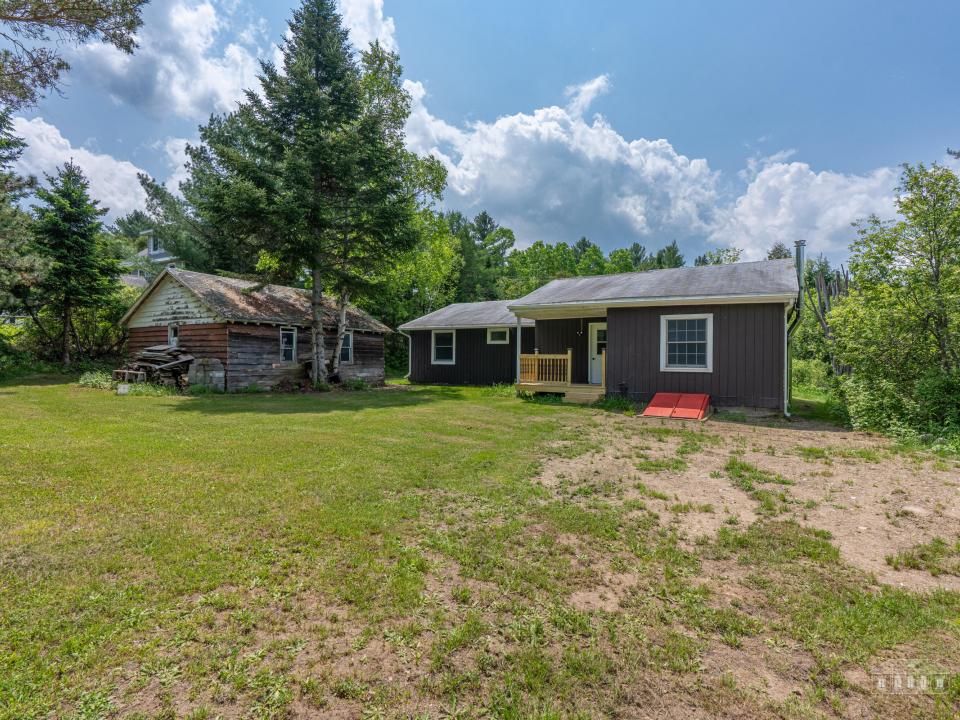 152 Old Military Rd LP Summer-12