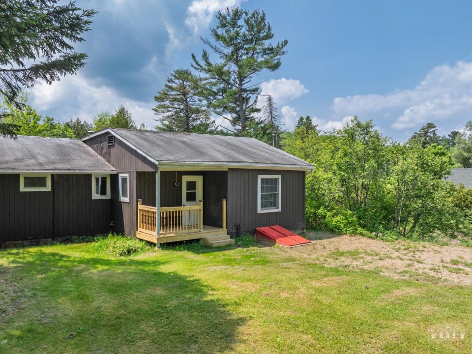 152 Old Military Rd LP Summer-11