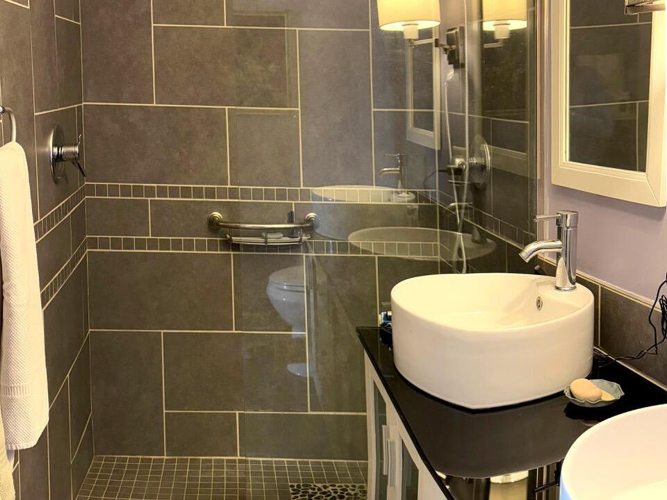 vente 174 us oval - master bathroom