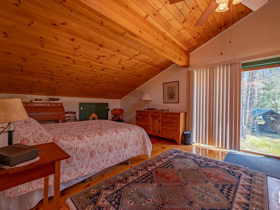 AdirondackHiddenGem_Bedroom2_Doorway