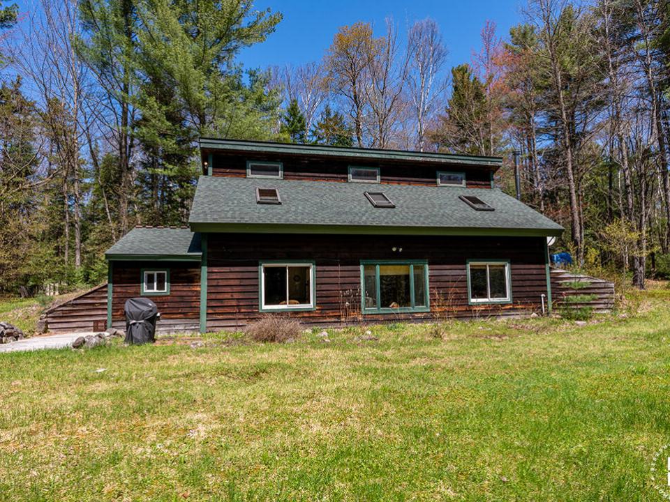 AdirondackHiddenGem_Exterior_M