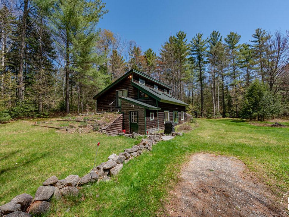 AdirondackHiddenGem_Exterior_L