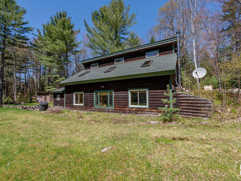 AdirondackHiddenGem_Exterior_R