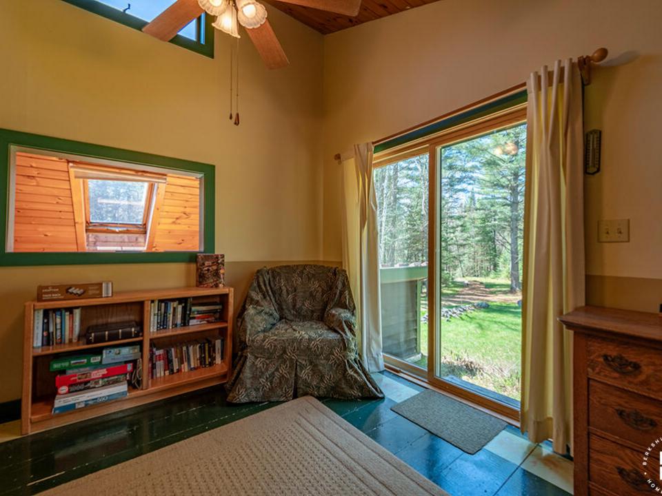 AdirondackHiddenGem_Bedroom1_Chair