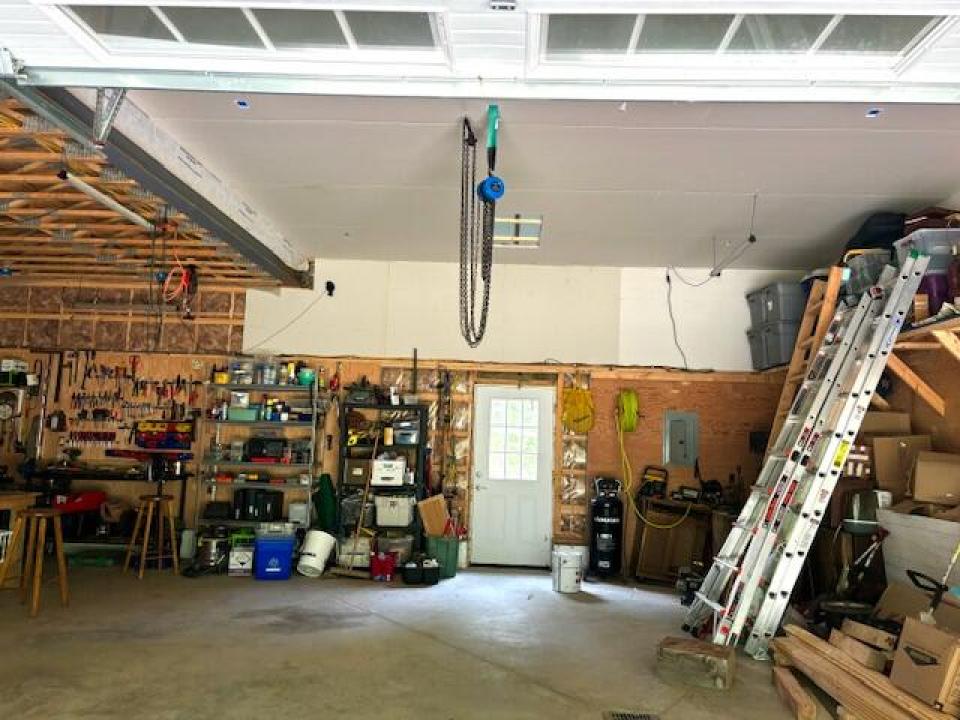 2 car garage w/high ceilings