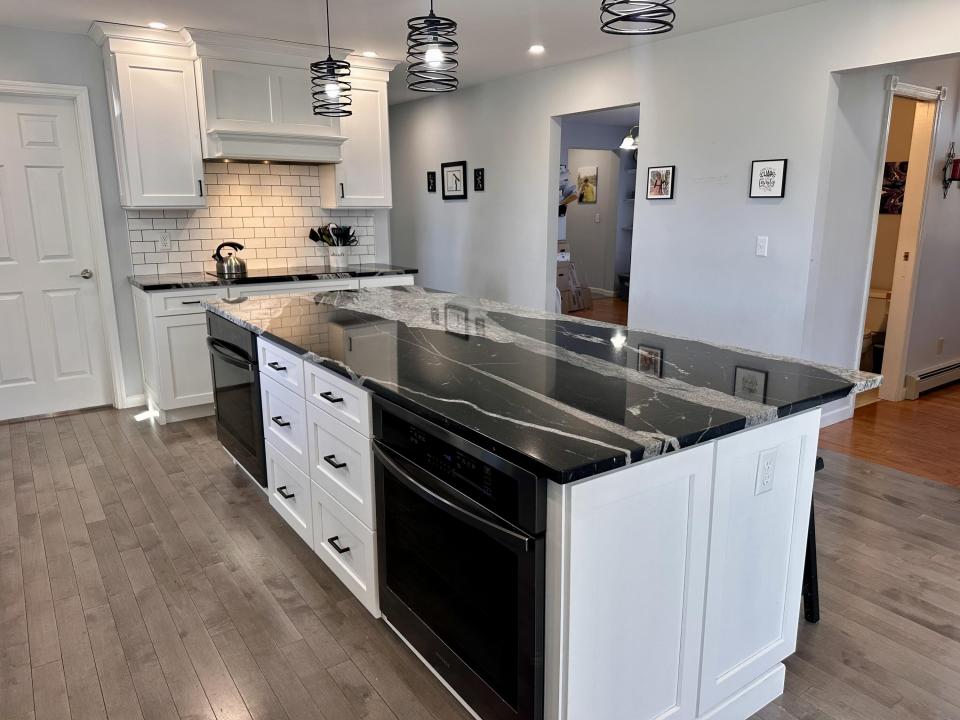 Island w/double oven