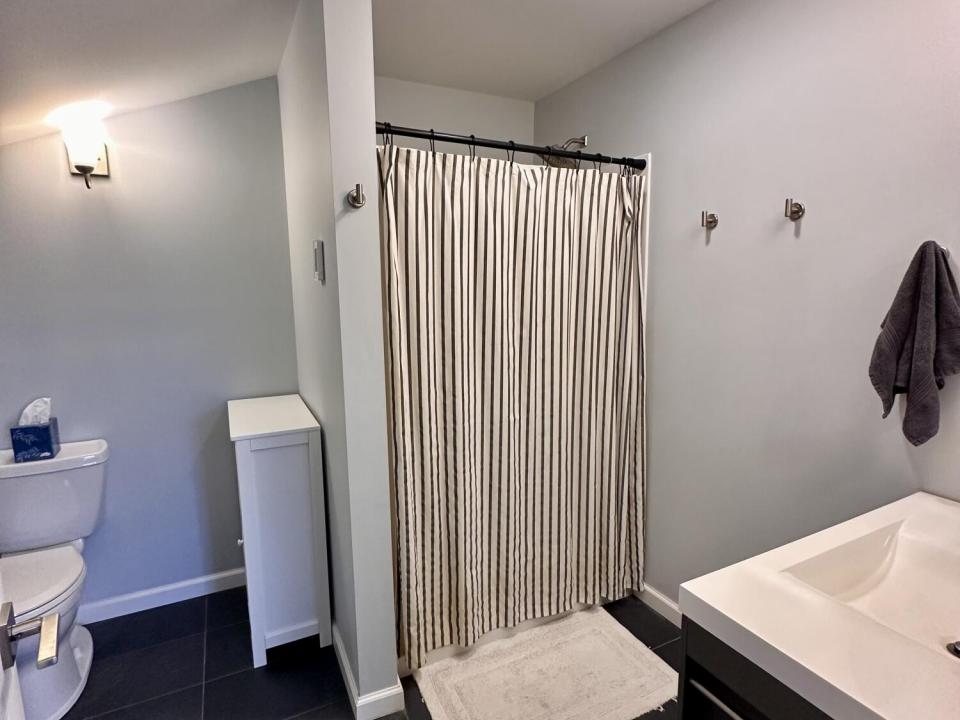 Bed 5 Bathroom View 1