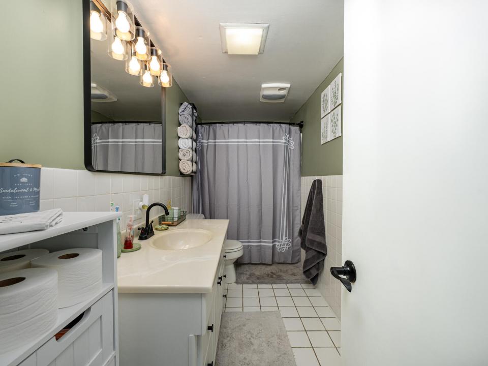 Full Bathroom