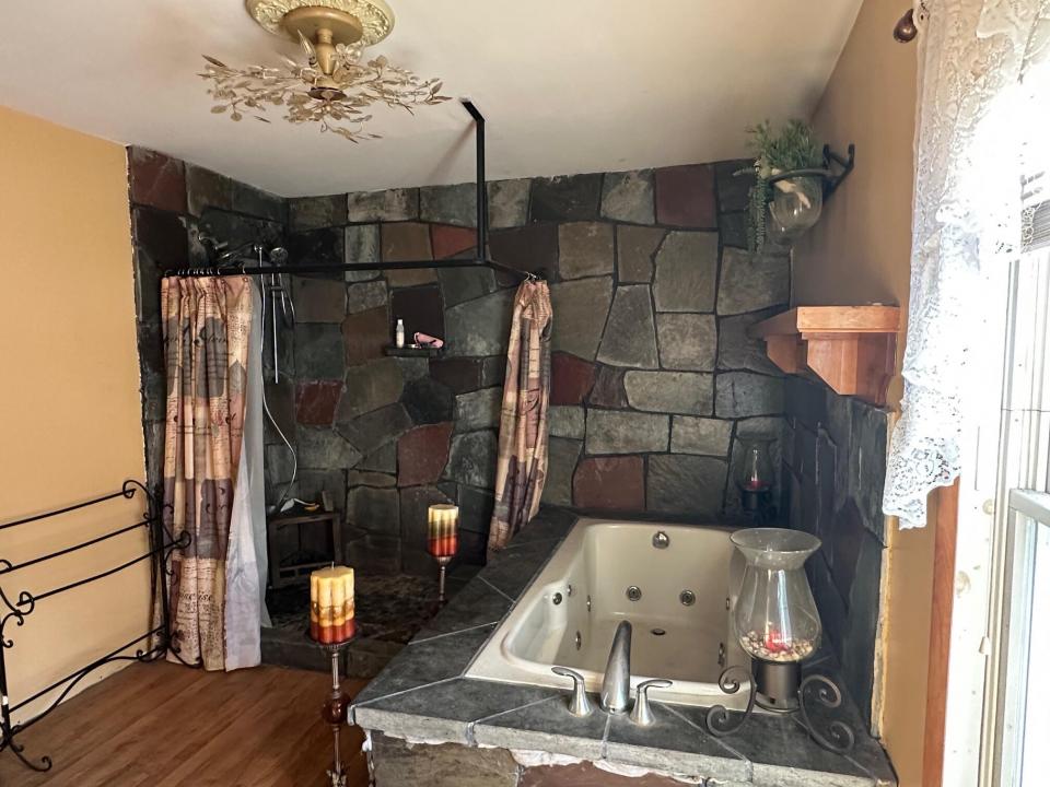 135 Bradford rd master bath 2