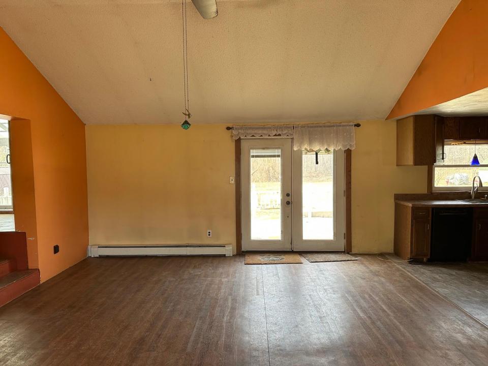 135 Bradford living