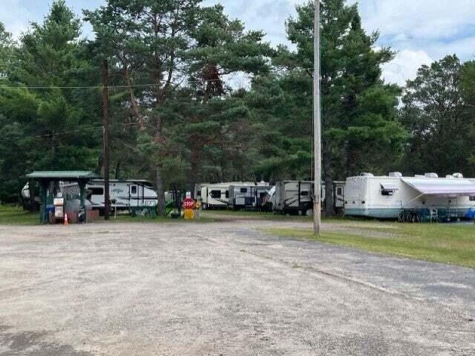 Charlies Inn - campground