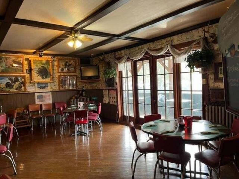 Charlies Inn - dining area II