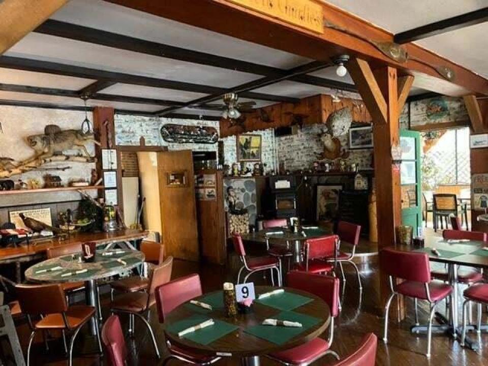 Charlies Inn - dining area