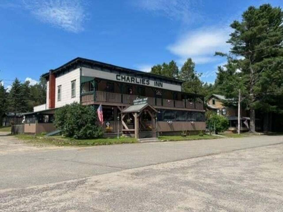 Charlies Inn - ext II