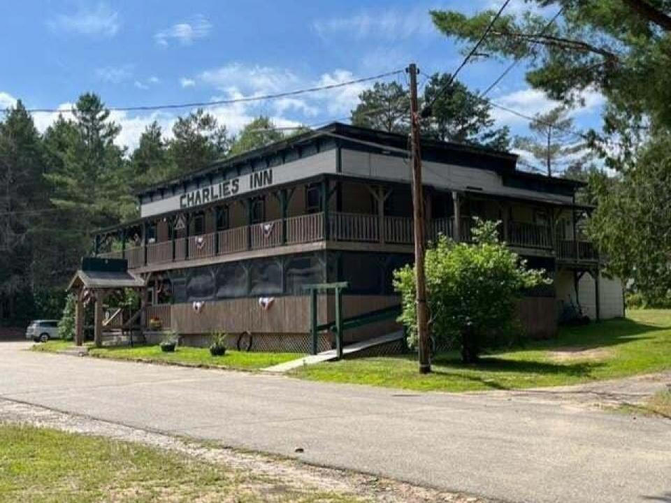 Charlies Inn - ext Charlies Inn - ext