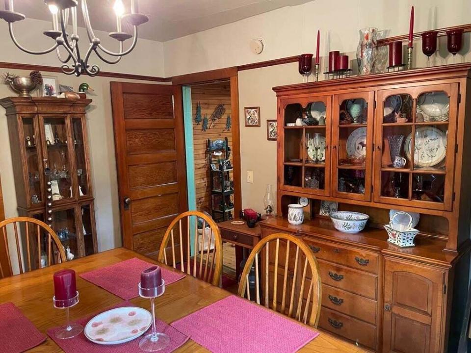 Charlies Inn - main house dining
