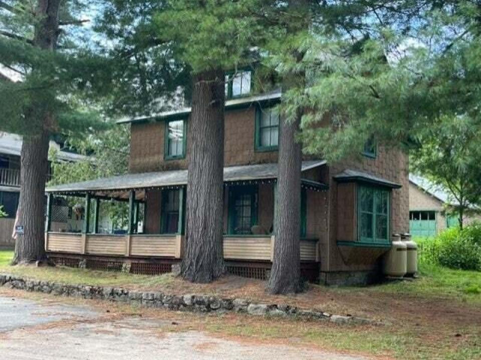 Charlies Inn - main house