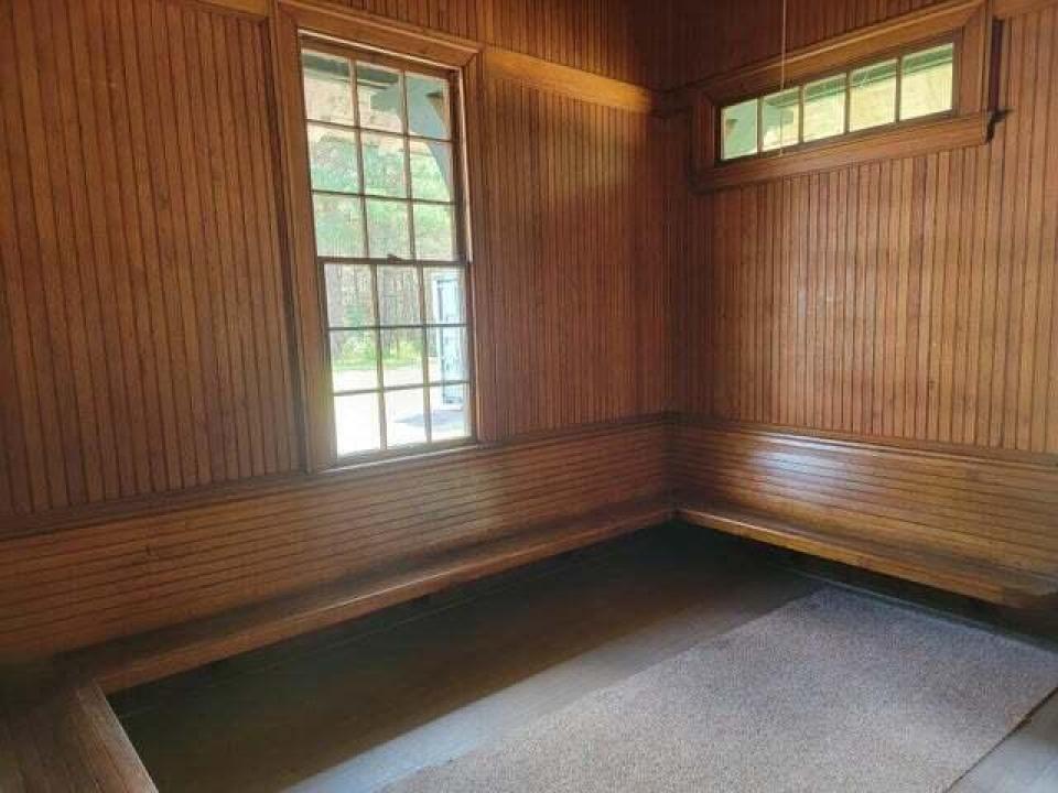 Charlies Inn - train station interior II