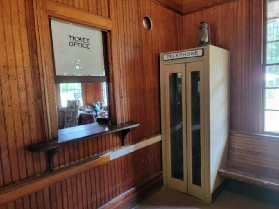 Charlies Inn - train station interior V