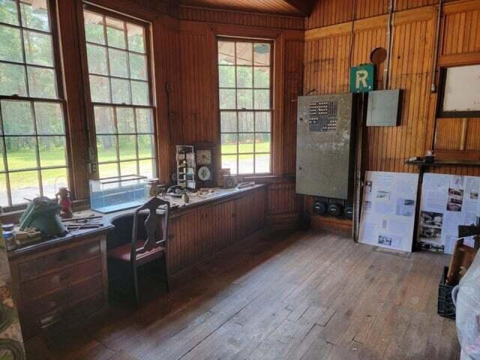 Charlies Inn - train station interior VI
