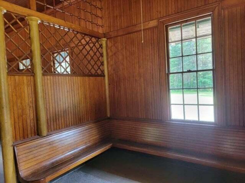 Charlies Inn - train station interior