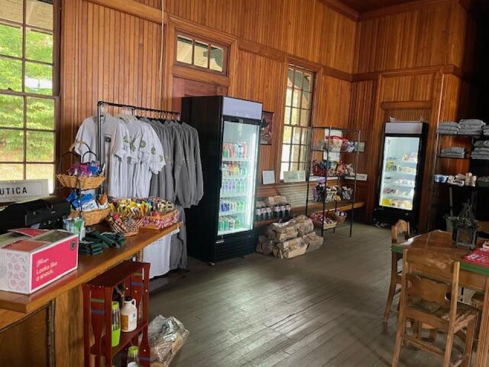 Charlies Inn train station - interior II