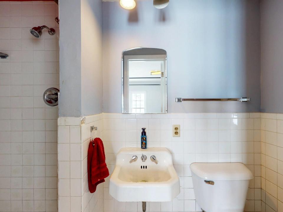2nd Bedroom Bath