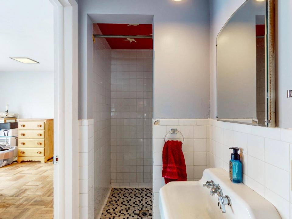 2nd Bedroom Bath