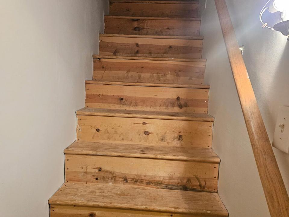 stairs_to_attic