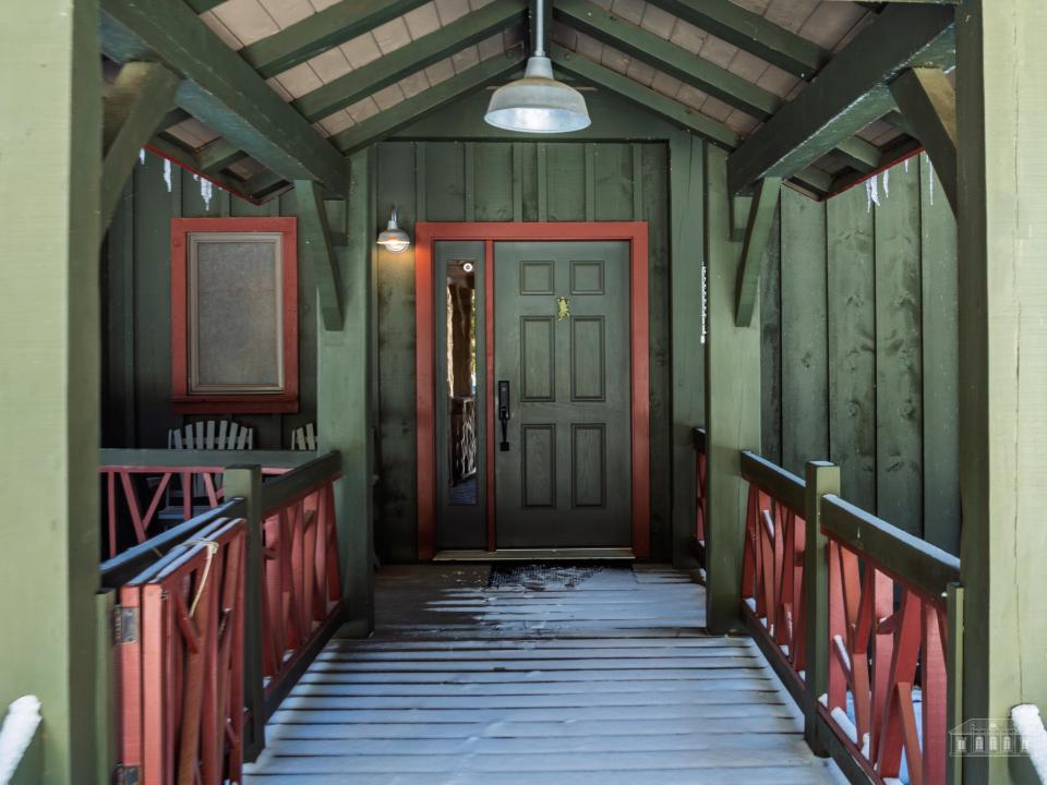 7 Back Bay Rd SL-27.jpg entrance