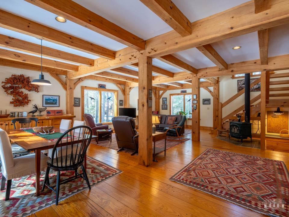 7 Back Bay Rd SL-28.jpg living dining