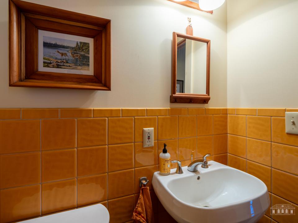 7 Back Bay Rd SL-56.jp half bath