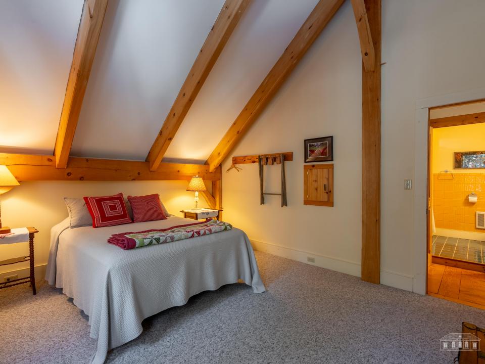 7 Back Bay Rd SL-81.jpg bed4 to bath